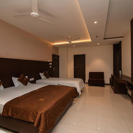 Shree Ram Hotel Ujjain Esterno foto