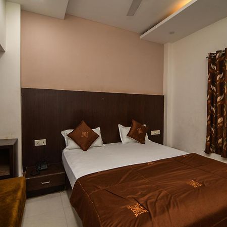 Shree Ram Hotel Ujjain Esterno foto