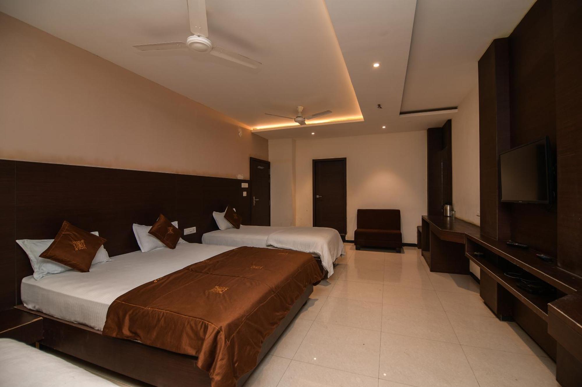 Shree Ram Hotel Ujjain Esterno foto