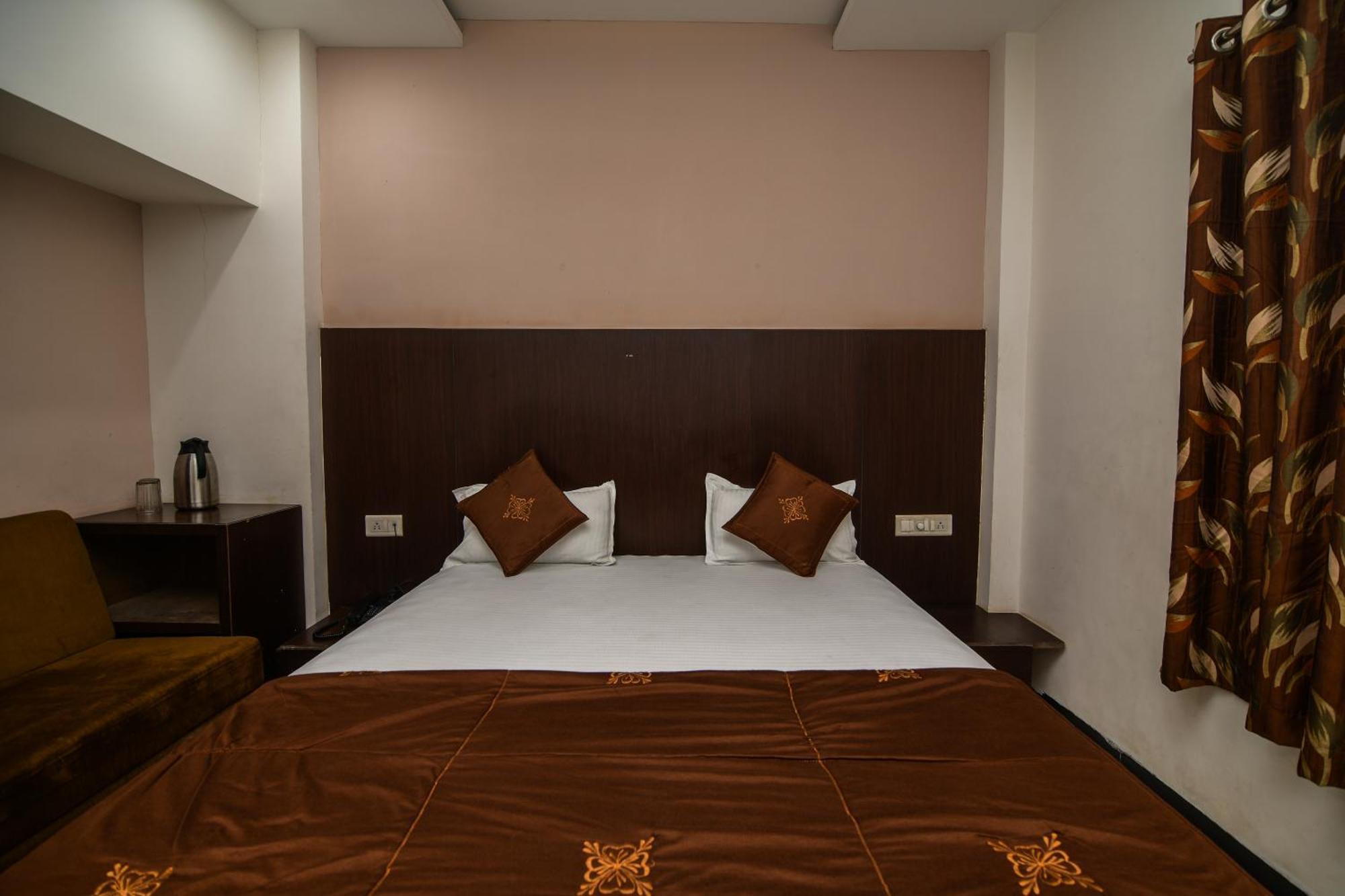 Shree Ram Hotel Ujjain Esterno foto