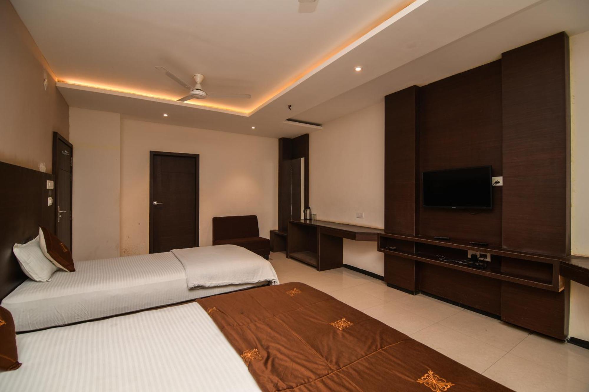 Shree Ram Hotel Ujjain Esterno foto