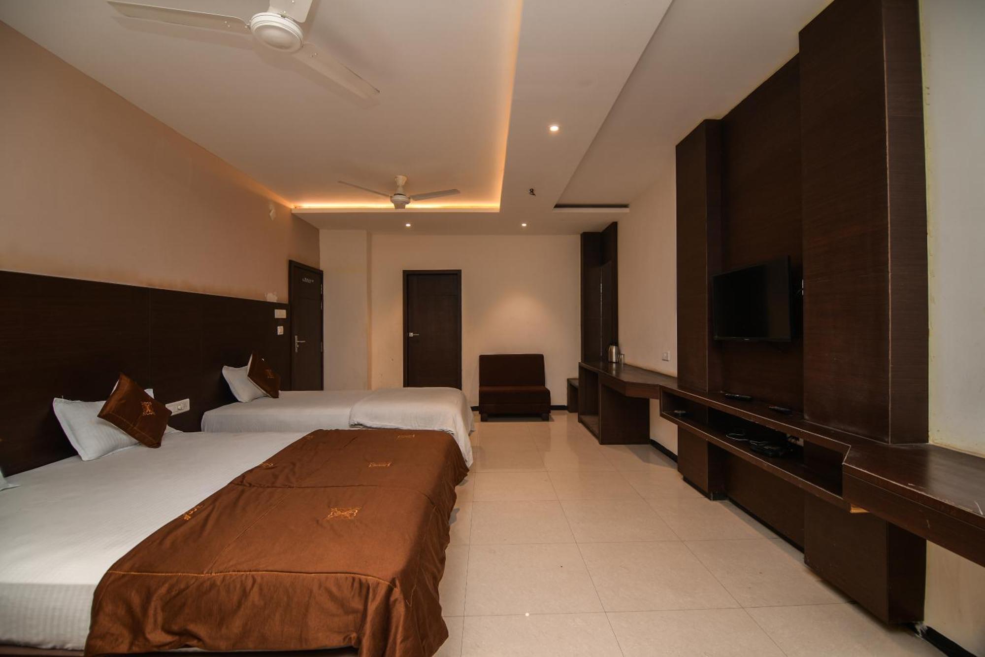 Shree Ram Hotel Ujjain Esterno foto