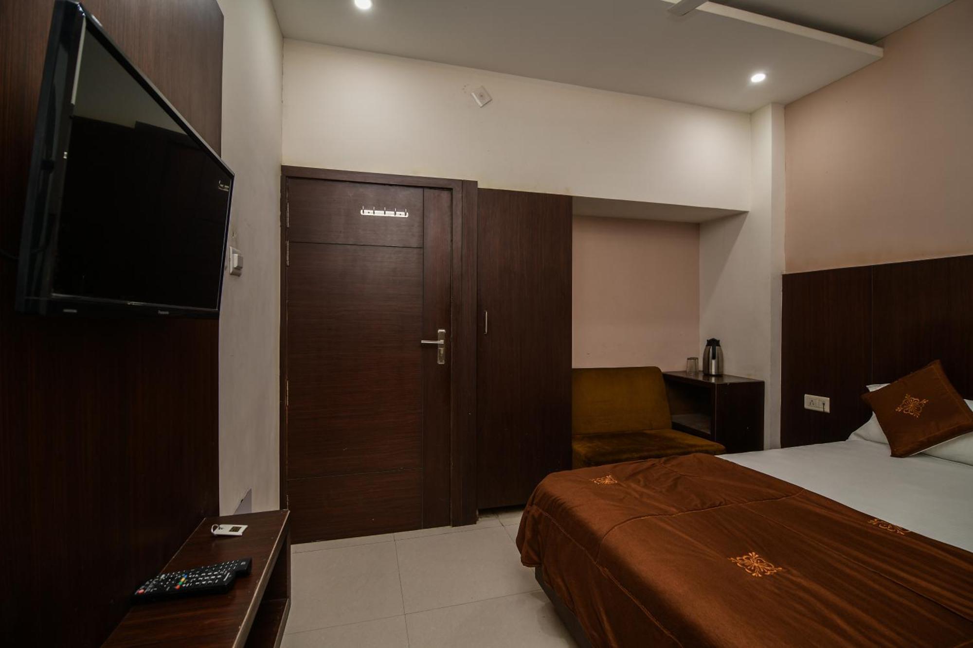 Shree Ram Hotel Ujjain Esterno foto