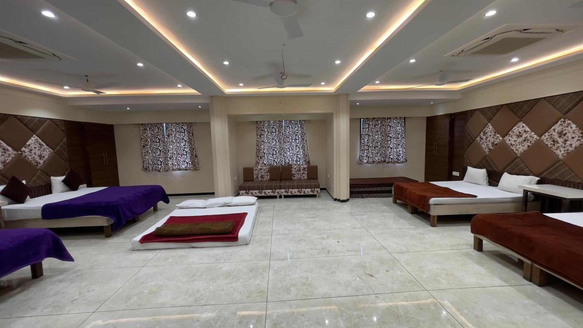Shree Ram Hotel Ujjain Esterno foto