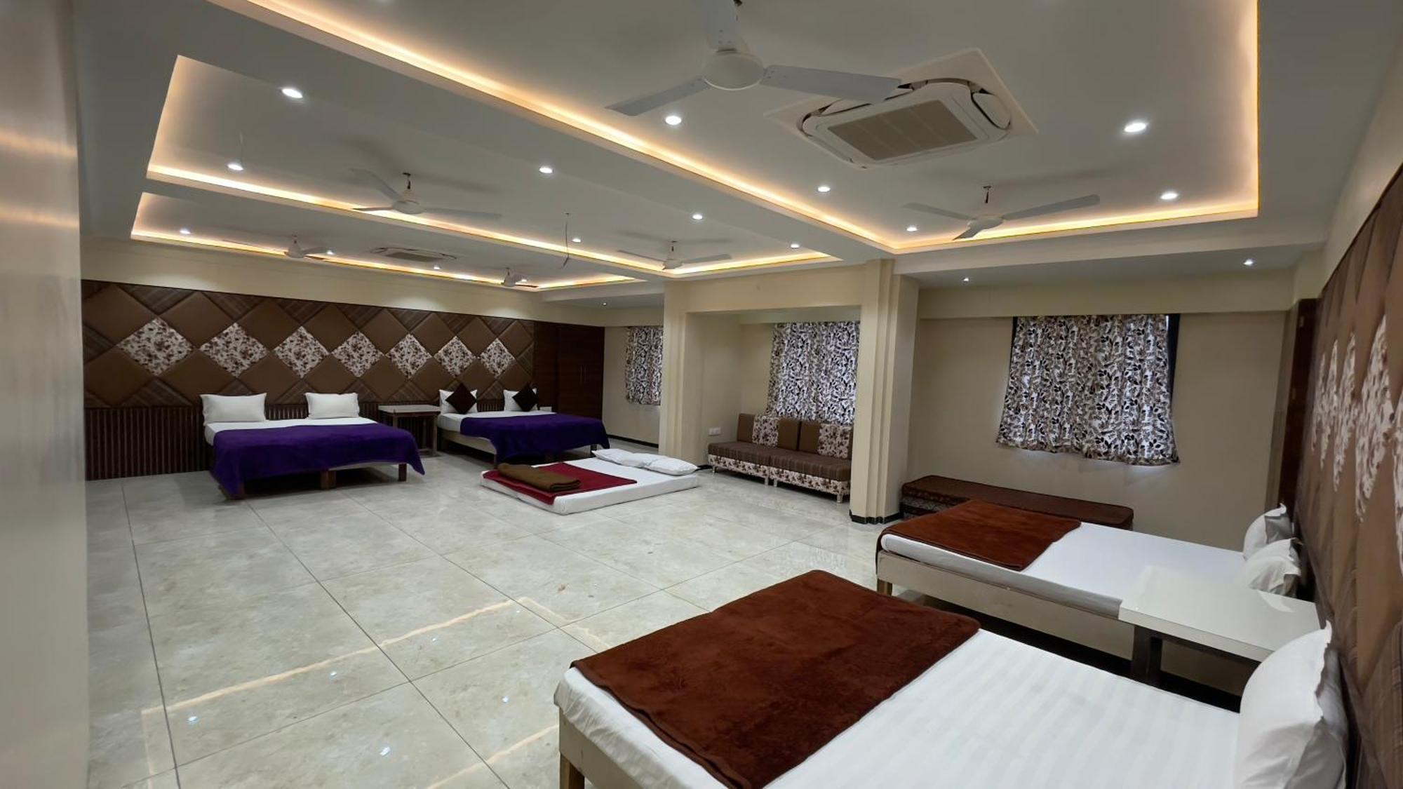 Shree Ram Hotel Ujjain Esterno foto