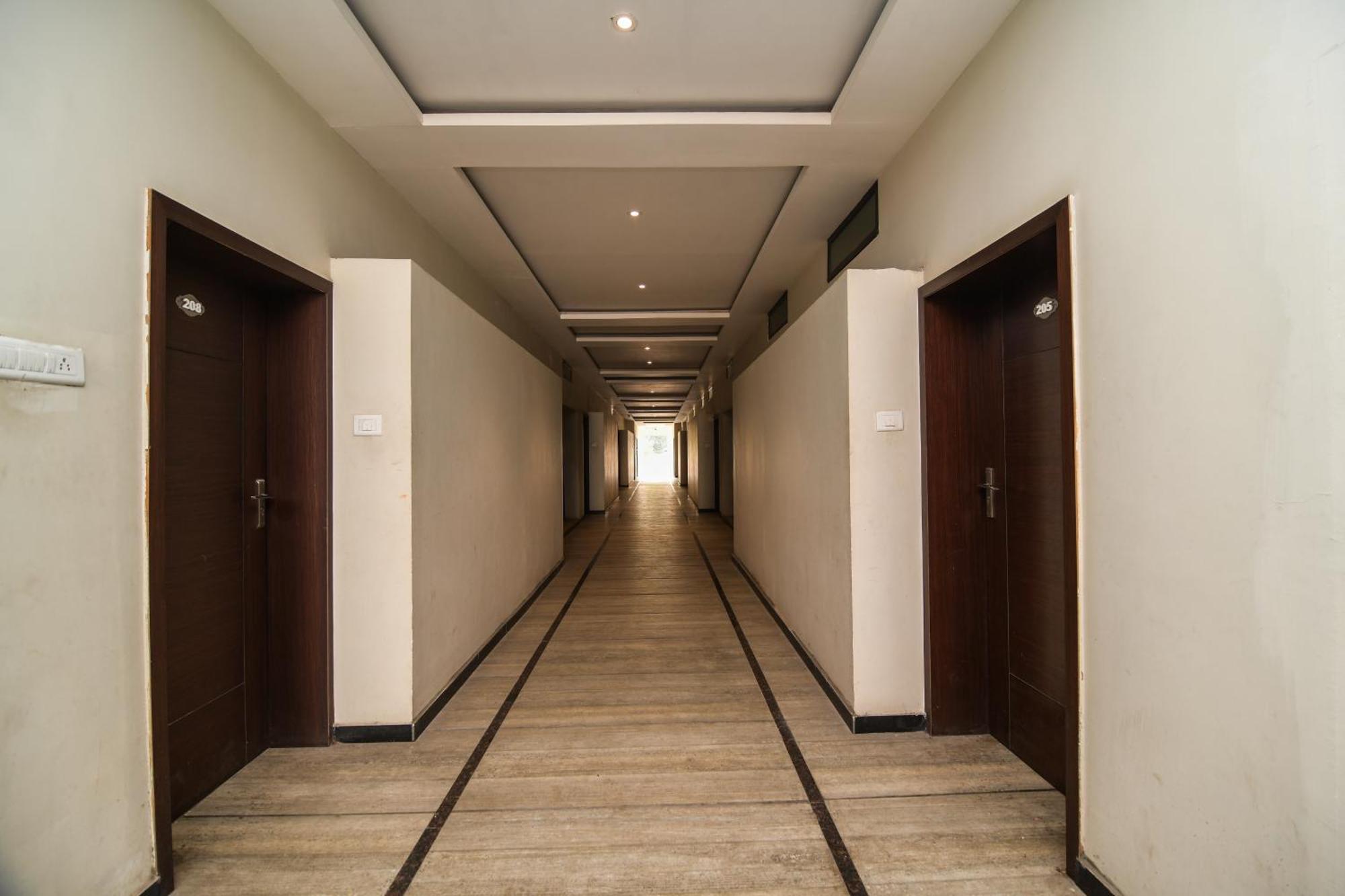 Shree Ram Hotel Ujjain Esterno foto