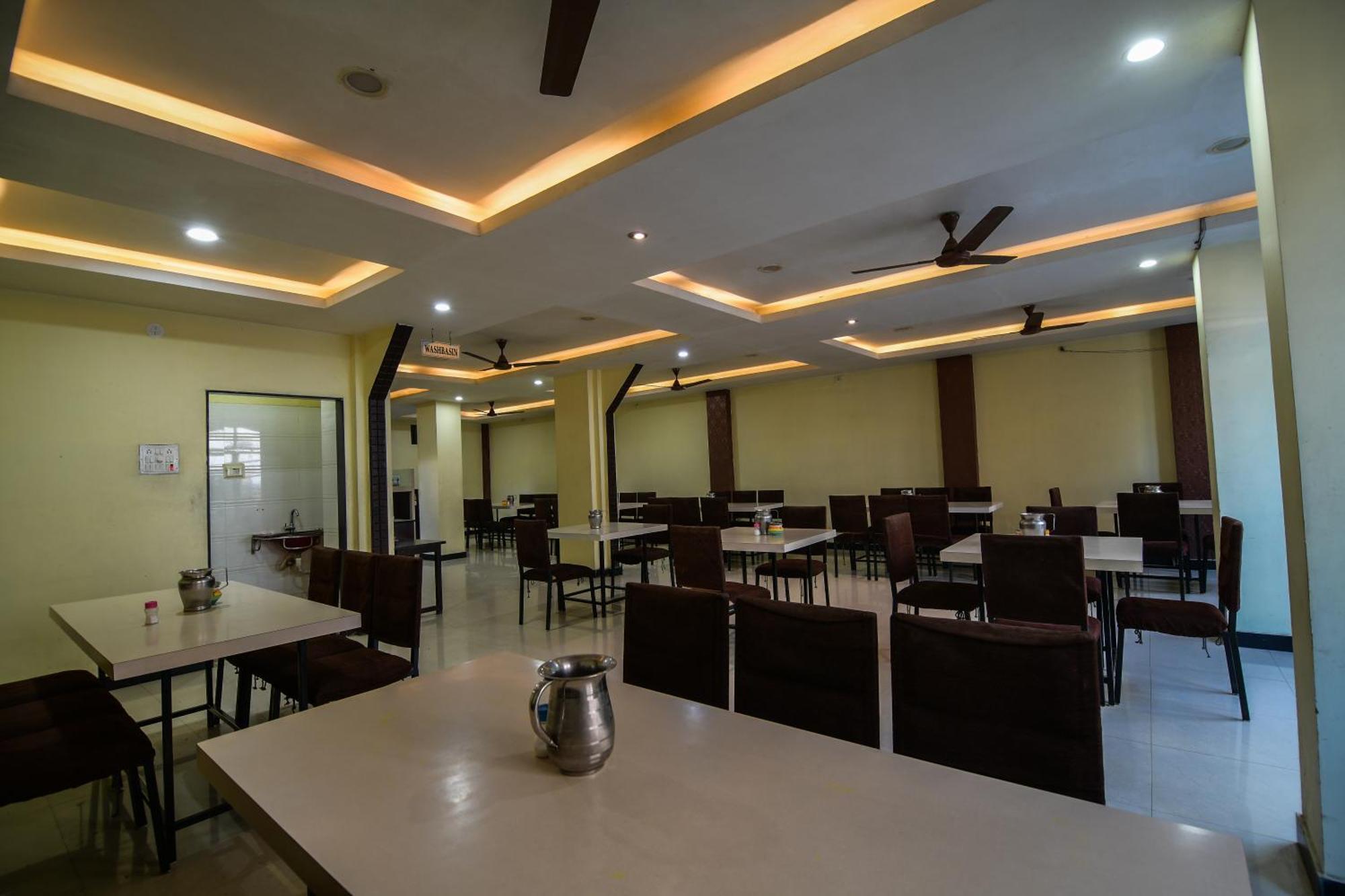 Shree Ram Hotel Ujjain Esterno foto