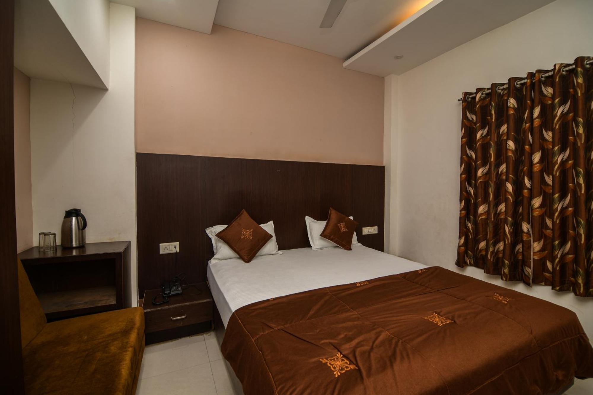 Shree Ram Hotel Ujjain Esterno foto
